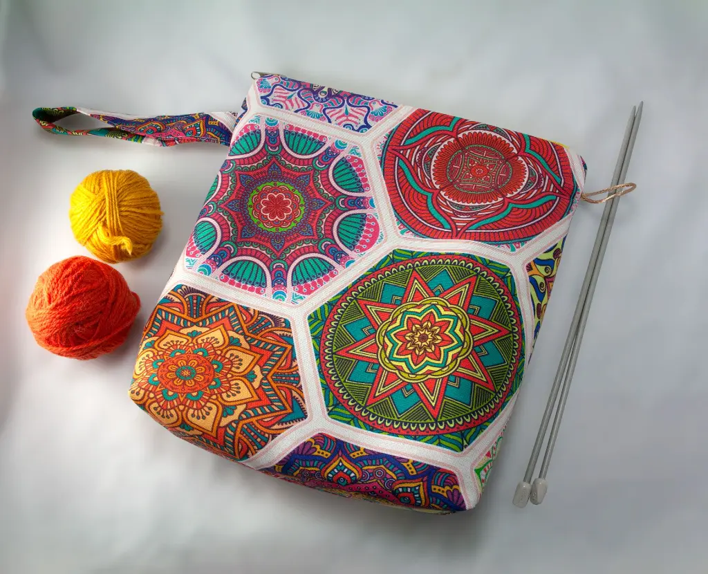 Zipper Mandala Multicolor XL Lying.webp