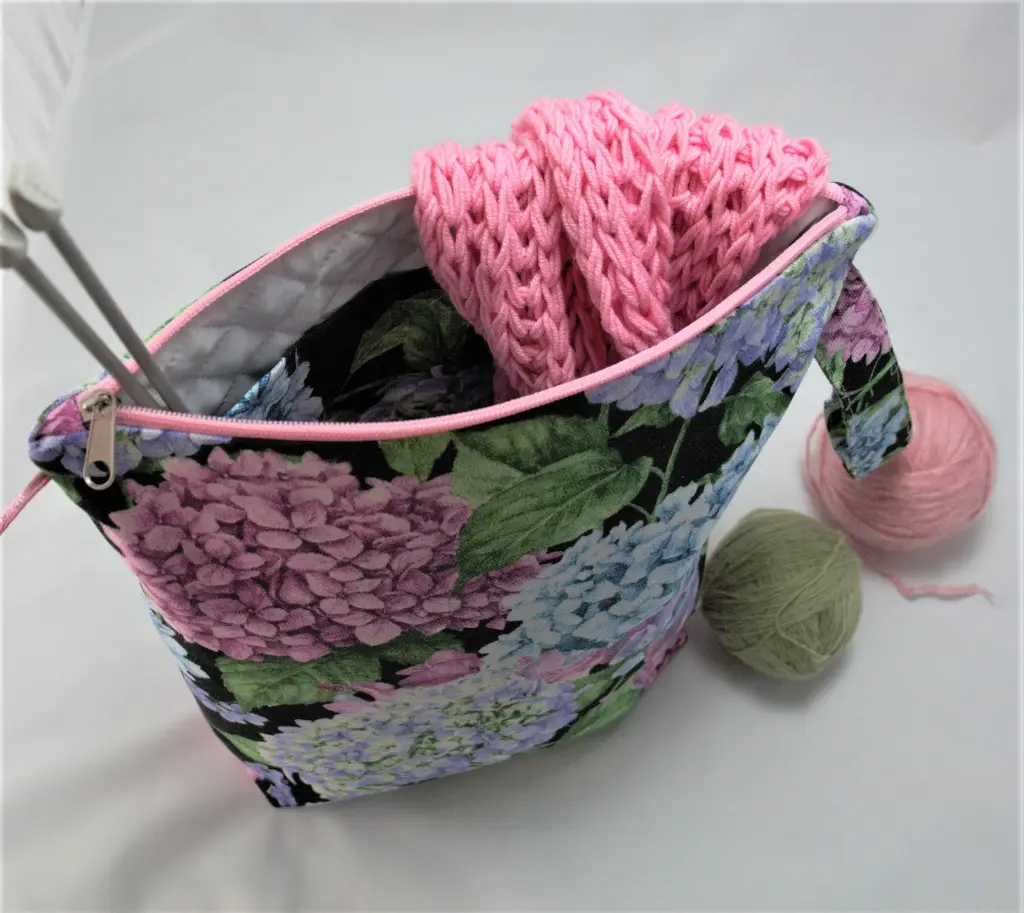 Zipper Hydrangea Black XL 3.webp