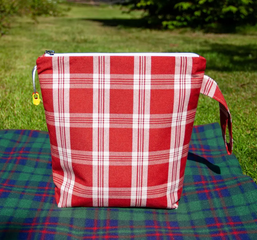 Zipper Plaid Rustikana Red XL Front.webp