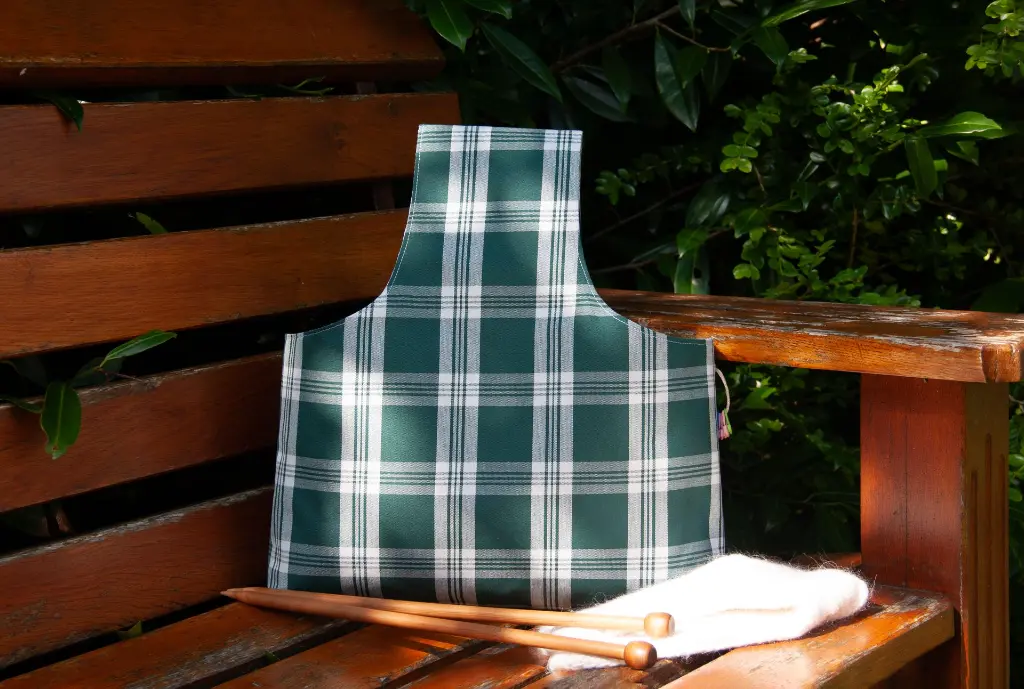 Wrist Plaid Rustikana Green L Front.webp