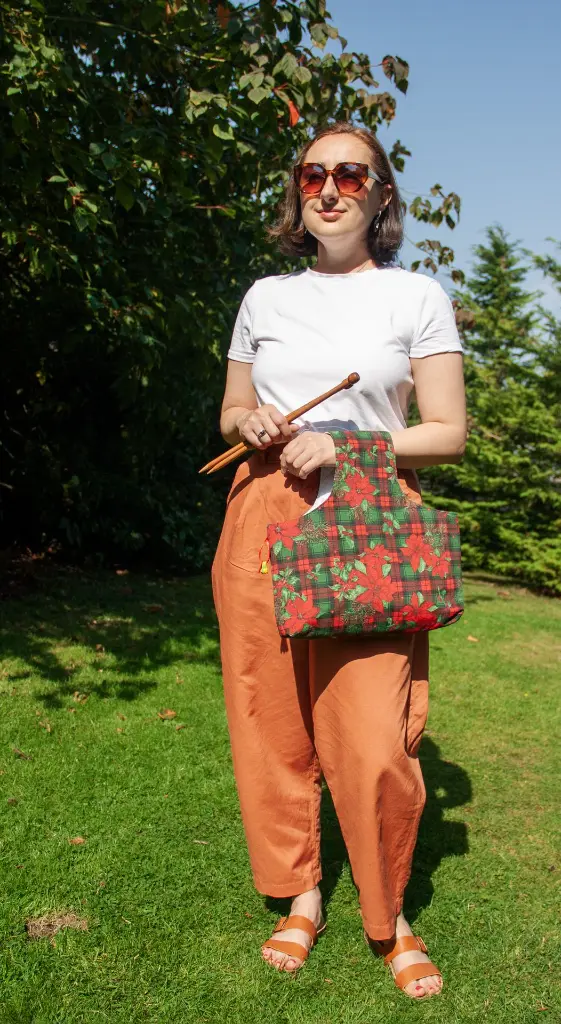 Wrist Xmas Poinsettia Plaid Green Red L with Nadiia.webp