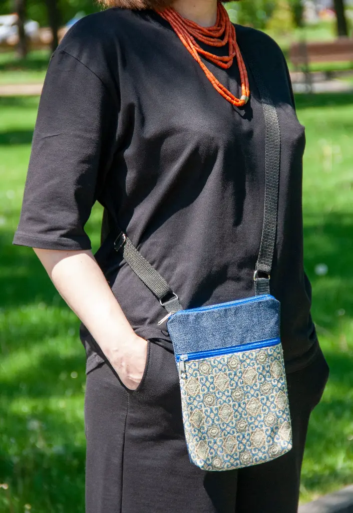 Crossbody Purse  Gold Ornament Blue S 3 Croped.webp