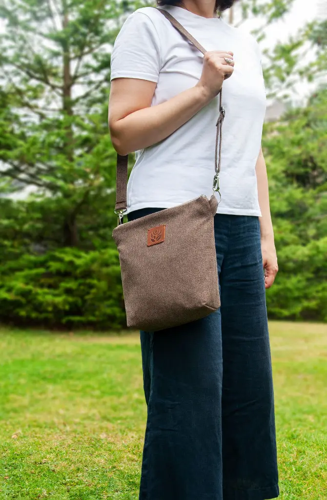 Medium Crossbody Bag Orsa Coffee with Milk M with Nadiia Croped 2.webp