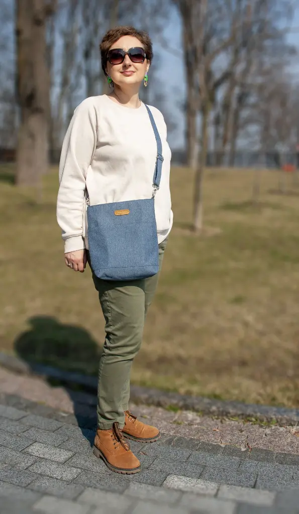 Front Large Crossbody Bag Afina Blue.webp