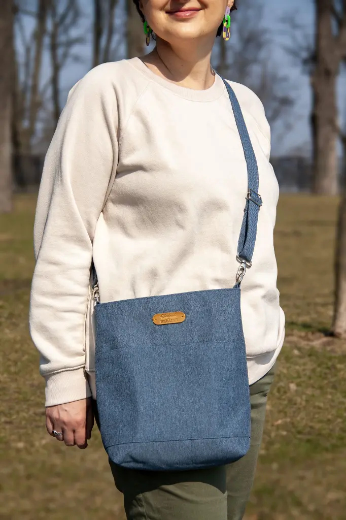 Front Large Crossbody Bag Afina Blue Croped.webp