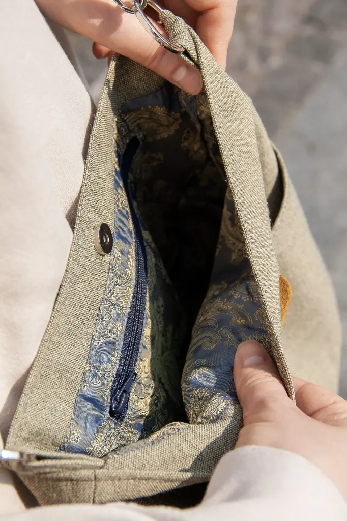 Inside Large Crossbody Bag Afina Olive.webp