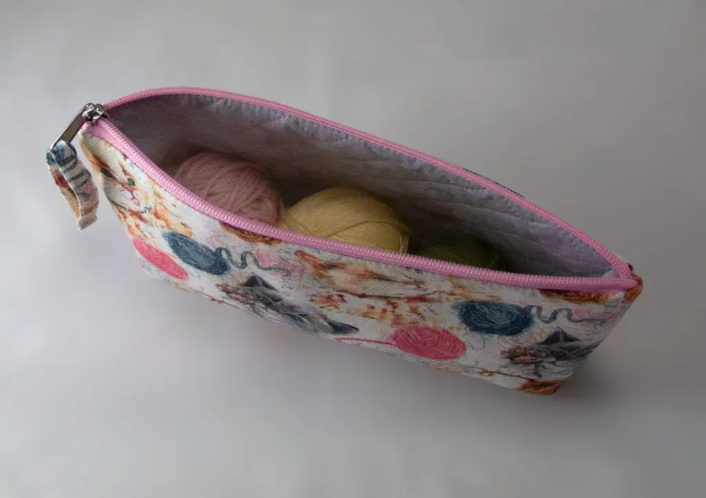 Zip Pouch  Cats White Top.webp