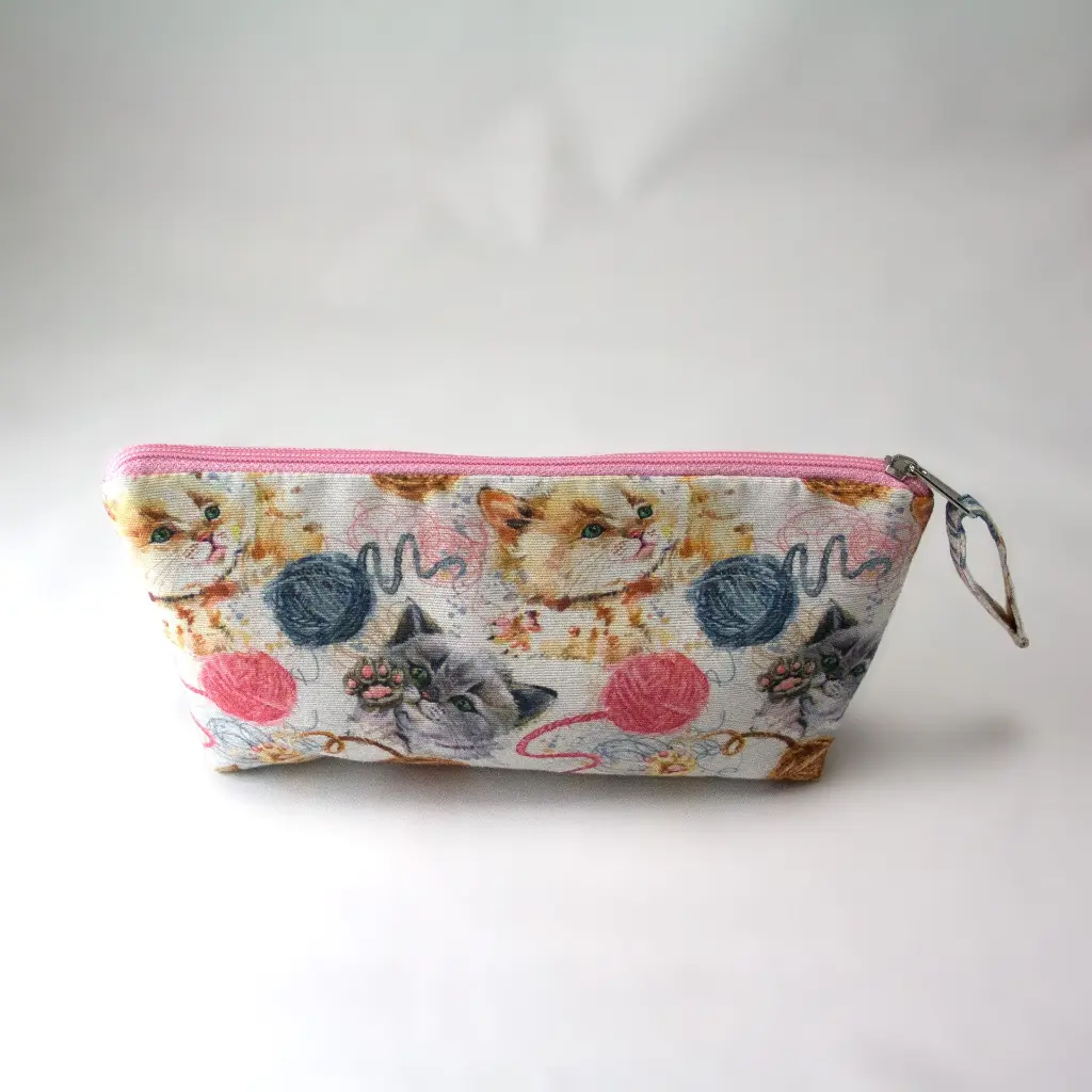 Zip Pouch  Cats White Half Top.webp