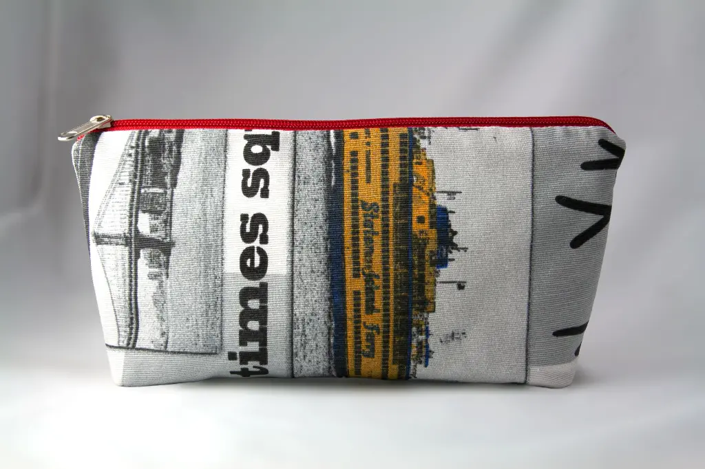 Zipper Notions Pouch New York M Front 2 Other Side.webp