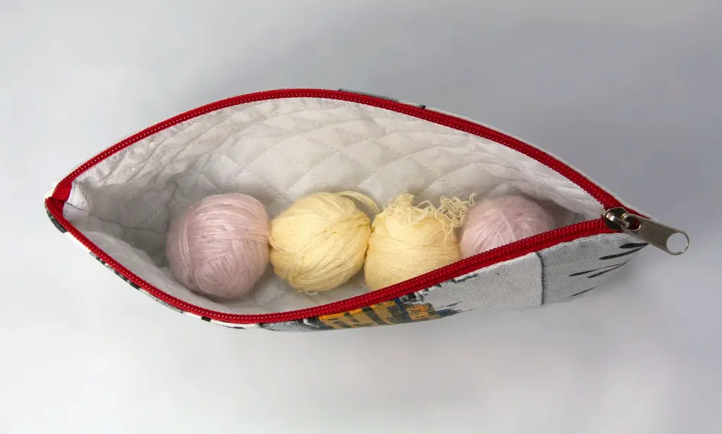 Zipper Notions Pouch New York M Top.webp