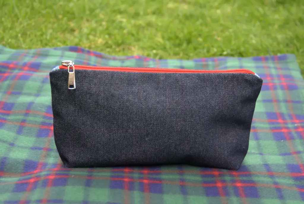 [npz-denim-navy-red-m] Zipper Notions Pouch Denim Navy Red M